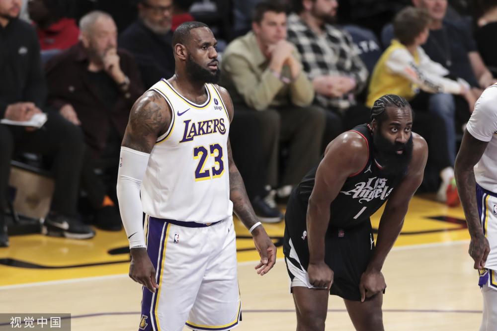 亚当斯在这 亚当斯在这